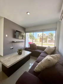 Victoria’s Beach house - Image 4