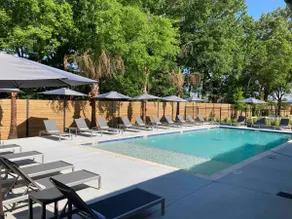 C106, Two bedroom/2 bath apartment w/amenities! - Image 3