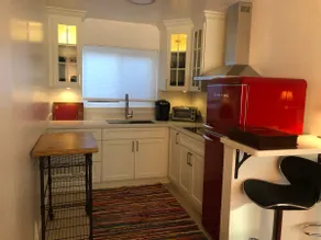 Sunny 1-Bedroom in the Heart of Elmwood - Image 3
