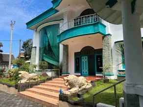 Villa Singosari - Luxurious classic 5 BR villa - Image 2