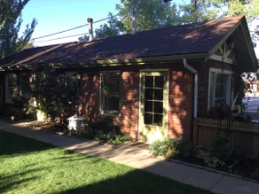Carriage house in historic downtown - Image 2