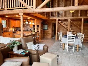 Luxe Waterfront Cabin Getaway on Private Peninsula - Image 5