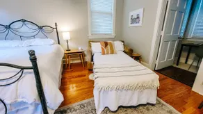 The Fig: downtown cottage suite w/ free parking - Image 4