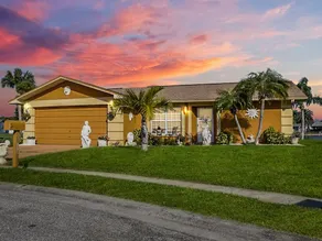 Majestic 2BR 2BA Holiday Waterfront Propertyw/Dock - Image 2