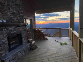 Endless views w/Fall colors! Hike, bike, hot tub - Image 2