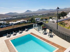 Luxueuse villa avec piscine privée, grandes terrasses, barbecue et vue à débordement - Image 2