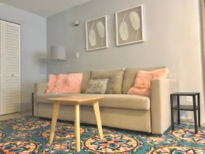 Cozy Tropical Suite - Image 3