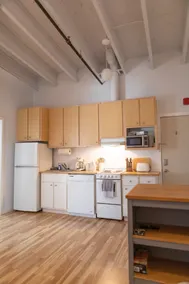 Cozy Centrally Located Apt. w/ AC - Sleeps 5 - Image 5