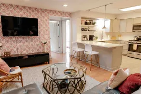 Funkytown Loft: Located on Mass St. - 4 beds/2 ba! - Image 2