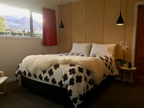 Retro styled apartment in sunny Wanaka - Image 3