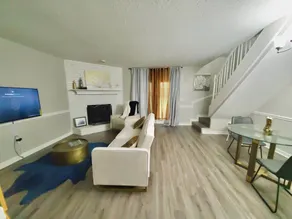 Modern Designer Townhouse 2Br Ideal for Long Stays! - Image 4