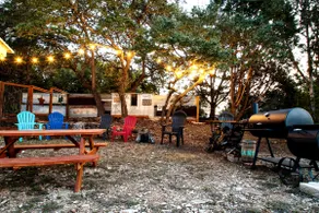 ”Treehouse” at Six Acres in Canyon Lake - Image 4