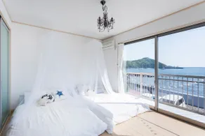 Same price for up to 10 adults + 4 children ~ Great value for large groups ~ Elegant for small groups ~ BBQ available, pets allowed, ocean view - Image 5