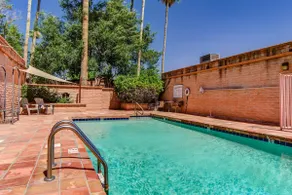 The Wander Inn | Unique Studio w Pool Access - Image 3