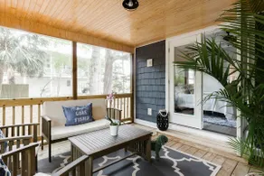 Southern Charm Cottage- Screened Porch & Golf Cart - Image 5