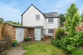 The secret Cottage on Kimbolton high street - Image 2