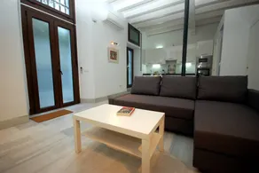 L4 Modern Spacious Loft Seville Center - Image 5