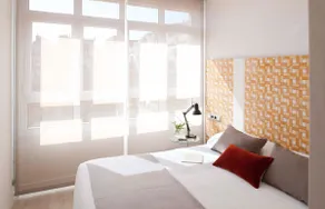 Centrally Located, Bright hotel-style Apartment - Image 2