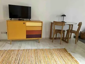 Modern old town apartment with balcony - Image 5