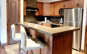 Stunning 1 BDRM Condo | Modern Décor | Air Con - Image 5