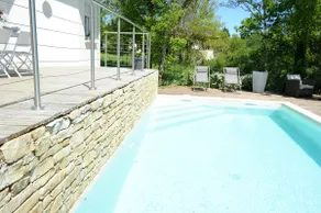 HIGH-END VILLA IN THE HEART OF A LOT IN A QUIET AREA WITH HEATED POOL - Image 2