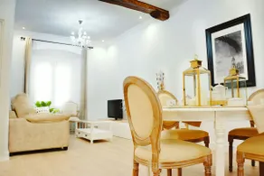 TOWNHALL LUXURY, PARKING, JACUZZI, 2BATH,2ROOMS - Image 2
