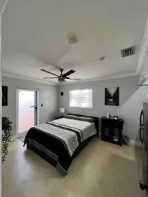 Luxurious Private Entrance Suite & Parking - Image 4