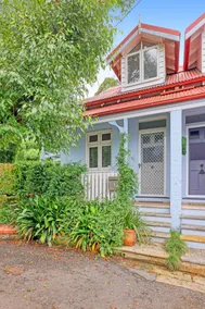 Super Cute Cottage in Sydney Harbour Suburb - Image 2