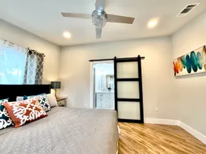Cozy Newly Renovated 4BR mins to Domain & Downtown - Image 4