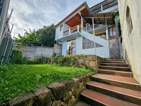 Full House w/Lake View & Garden - Image 3