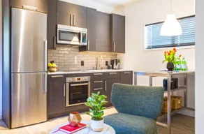 Designer 1 Bedroom with Laundry in Downtown Juneau - Image 3