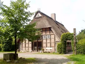 Spieker historic cottage with fireplace in Hude - Image 2