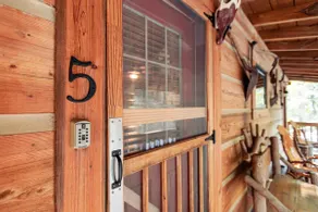 Roscoe Hillside Cabins-Buffalo Cabin - Image 2