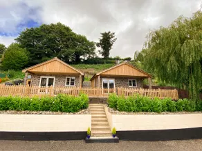 Lilys Lodge at The Hand Inn, Llanrhaeadr - Image 2