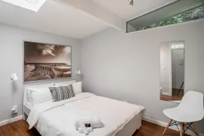 Mid Century Modern Guesthouse - Image 5