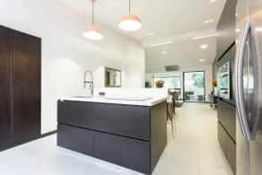 Lleras Park | 3br Lux PH | Balcony | AC | Best Wifi | - Image 5