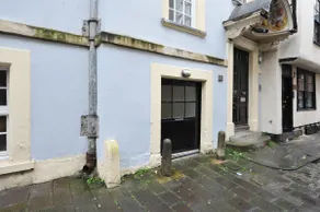 Large Flat in Old City in Bristol's Oldest Bank - Image 3