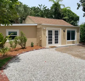 Courtyard Bungalow - Image 2