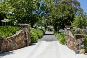 Stately Home with Gardens in Lilydale - Image 4