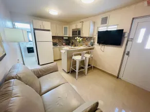 Precioso apto remodelado con lavandería / pkg / pet friendly - Image 2