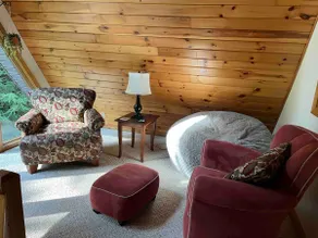 Lakeside Lodge—Secluded Family Getaway Sleeps 10 - Image 4