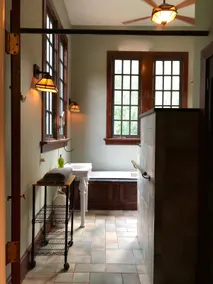 The Castle Room Suite - Private Entrance -3M to DT - Image 2