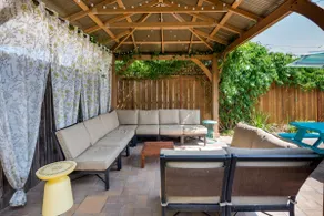 3 BDRM. Walkable & Charming. Great location! - Image 2