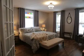Luxe Apt. on Historic Circle in Downtown Angelica - Image 3
