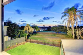 Seagrass-4 ensuites-Sunset deck-walk everywhere - Image 4