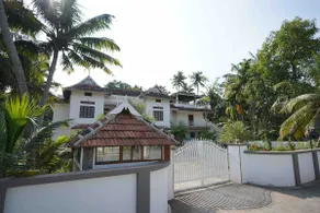 Heritage Homestay with Library,Gym,Movie/Playroom - Image 3
