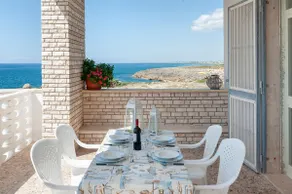 Villa by the sea - Image 3