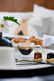 Urban Guesthouse with Outdoor Space and Breakfast - Image 3