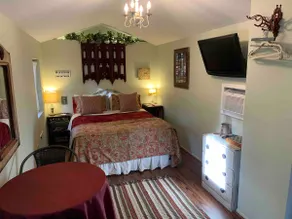 The Yellow Cottage Farm and Guesthouse - Image 4