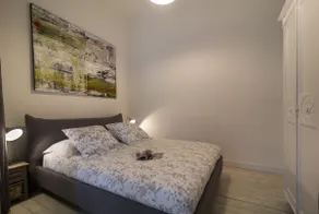 Stylish bright 2 bed apartment - Image 5